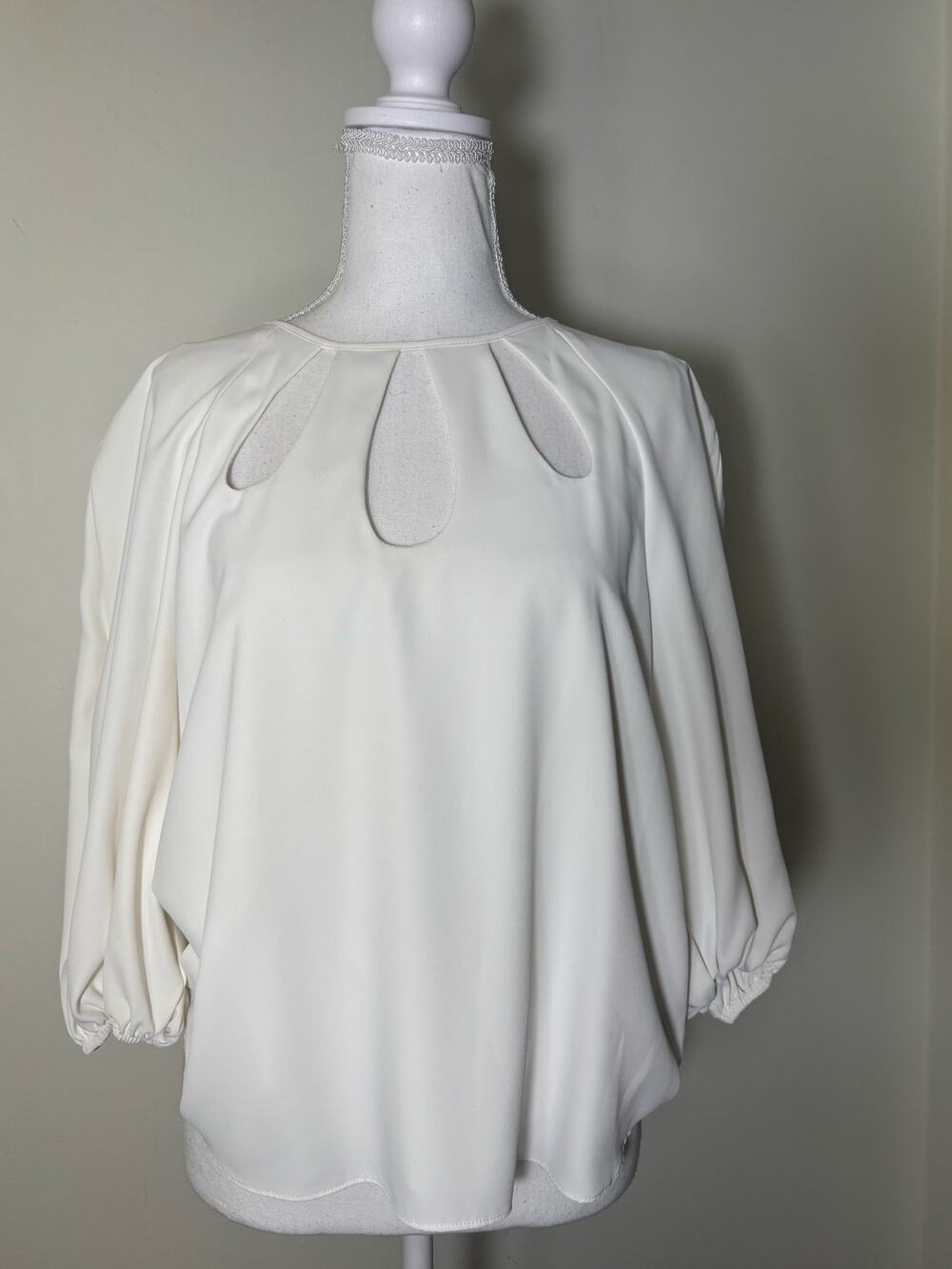 Amanda Uprichard White 3/4 Sleeve Blouse with Chest Cut Outs Sz M